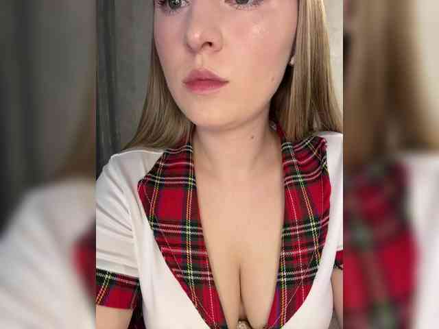 Model: AlinaRay