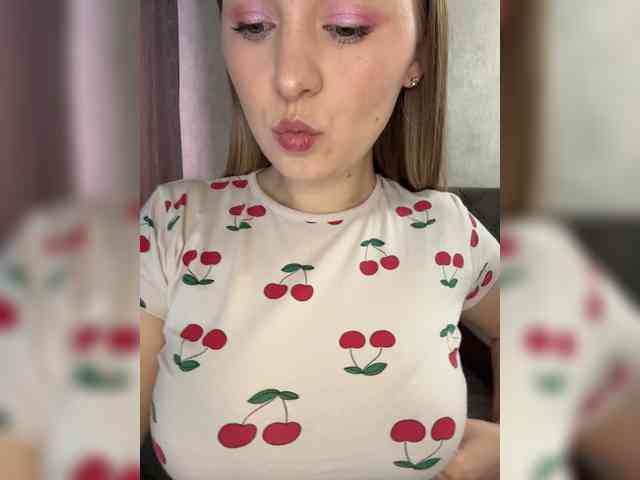 Este modelo está ao vivo agora. Peach--Alice