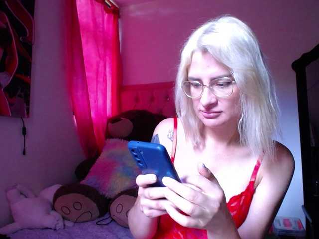 yulittlestar28 live cam on BongaCams