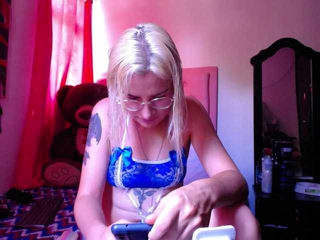 yulittlestar28 live cam on BongaCams
