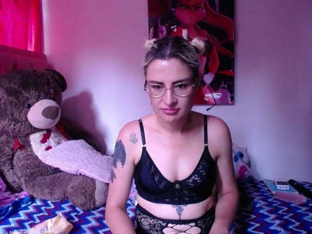 yulittlestar28 live cam on BongaCams