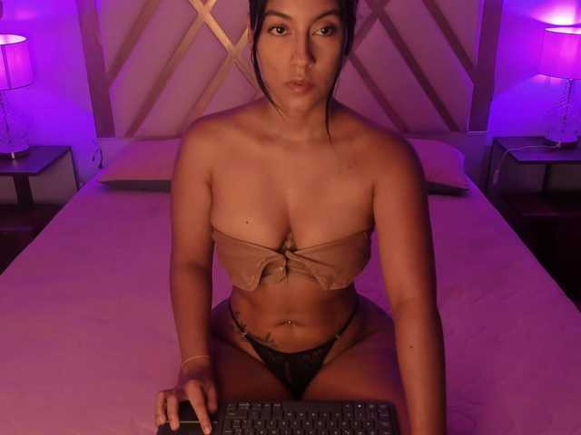 LiizJones live cam on BongaCams