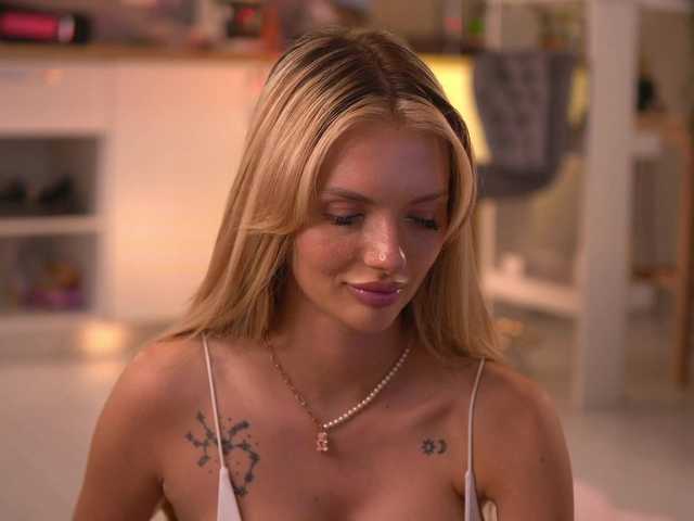 LeyaMeyers live cam on BongaCams