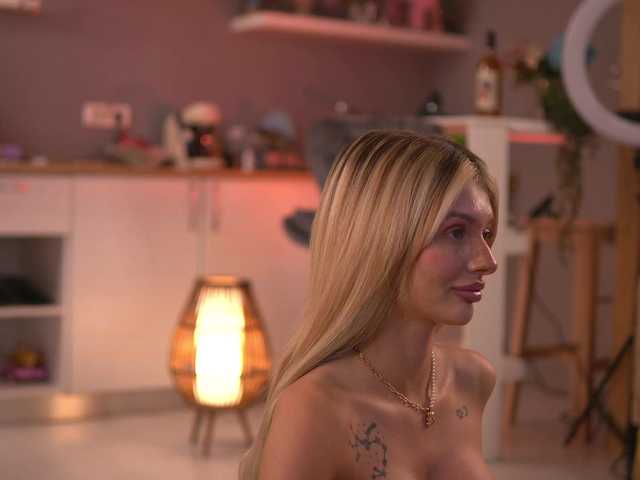LeyaMeyers live cam on BongaCams