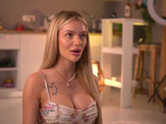 LeyaMeyers live cam on BongaCams