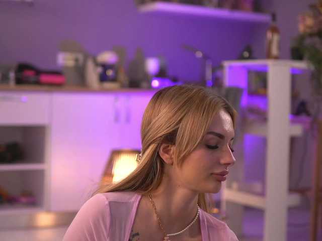 LeyaMeyers's BongaCams show and profile