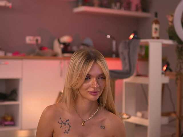 LeyaMeyers live webcam show