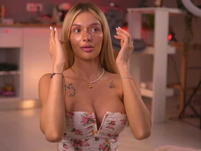LeyaMeyers live cam on BongaCams