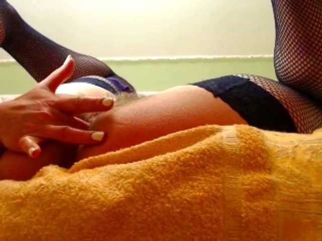Elena7564 live cam on BongaCams