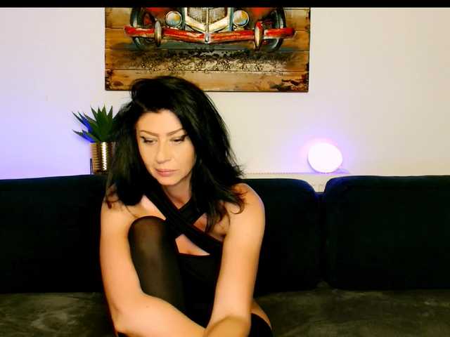 Carmen4u live cam on BongaCams