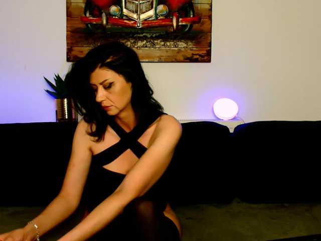 Carmen4u live cam on BongaCams