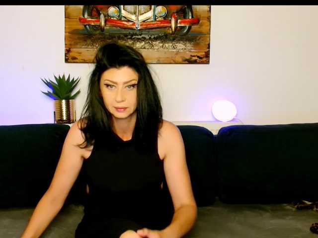 Carmen4u live cam on BongaCams