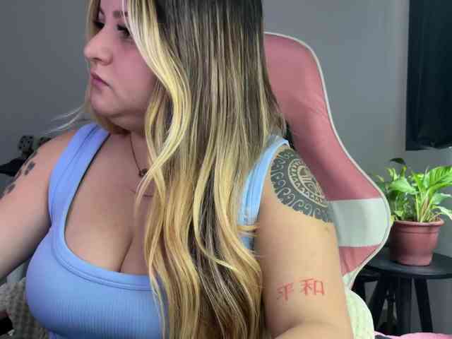 SweetPaige webcam