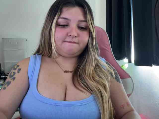 SweetPaige webcam