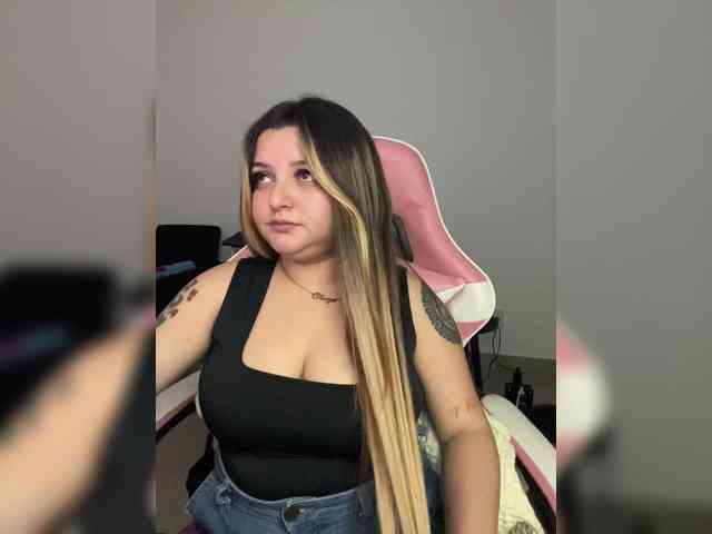 Model: SweetPaige