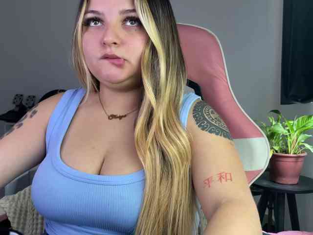 SweetPaige webcam