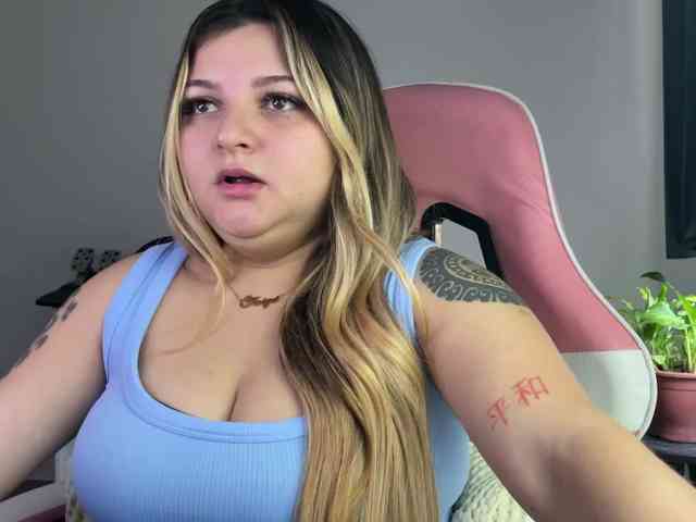 SweetPaige webcam