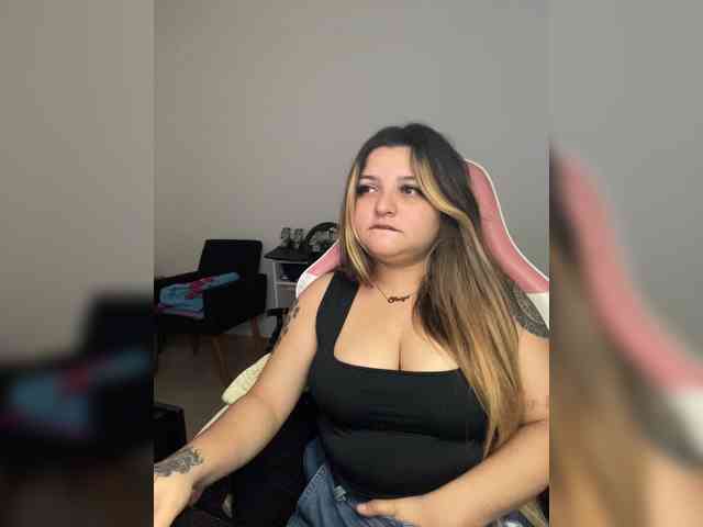 SweetPaige webcam