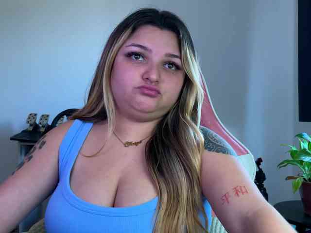 SweetPaige webcam