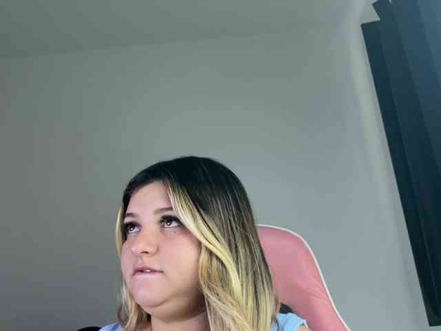 SweetPaige webcam