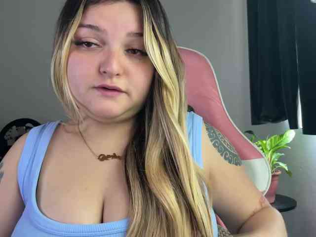 SweetPaige webcam