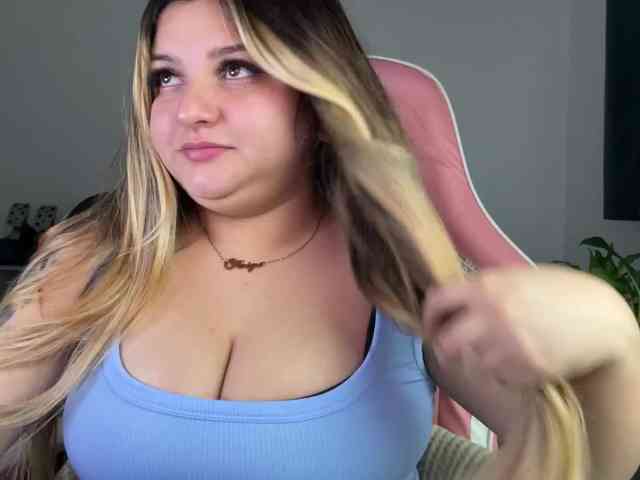 SweetPaige webcam