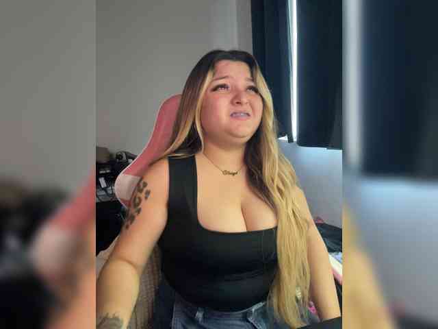 SweetPaige webcam