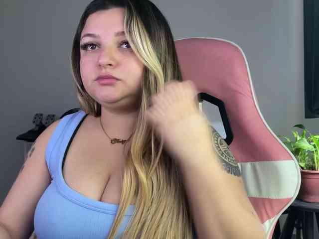 SweetPaige webcam