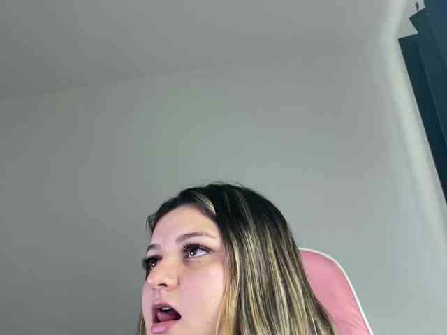 SweetPaige webcam