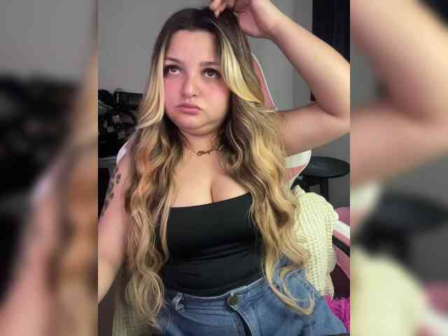 SweetPaige webcam