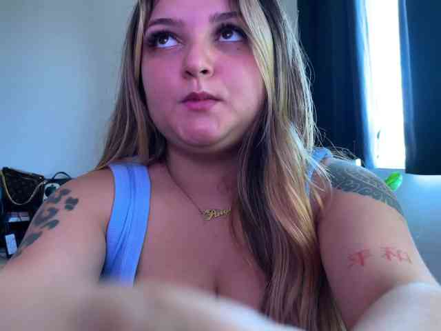 SweetPaige webcam