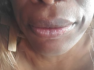 QueenAnitaDix's Live Webcam