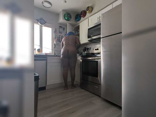 QueenAnitaDix live cam on BongaCams