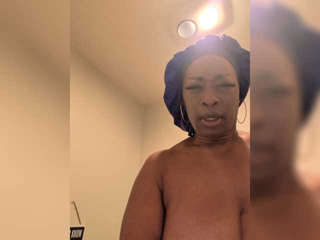 QueenAnitaDix live cam on BongaCams