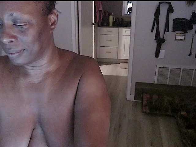 QueenAnitaDix live webcam show