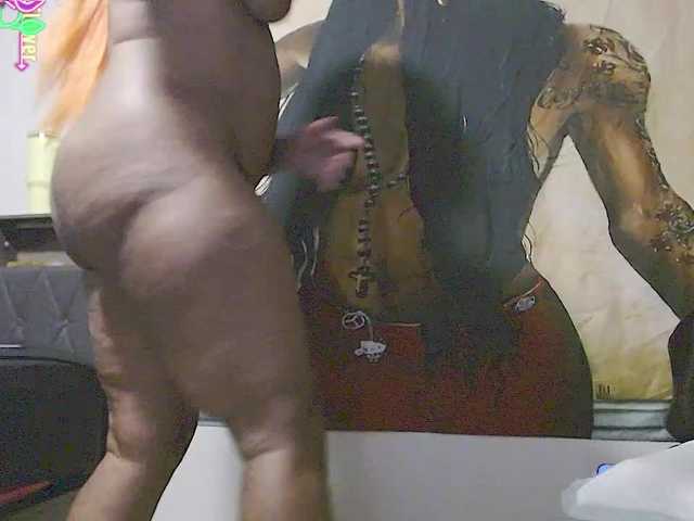 QueenAnitaDix live cam