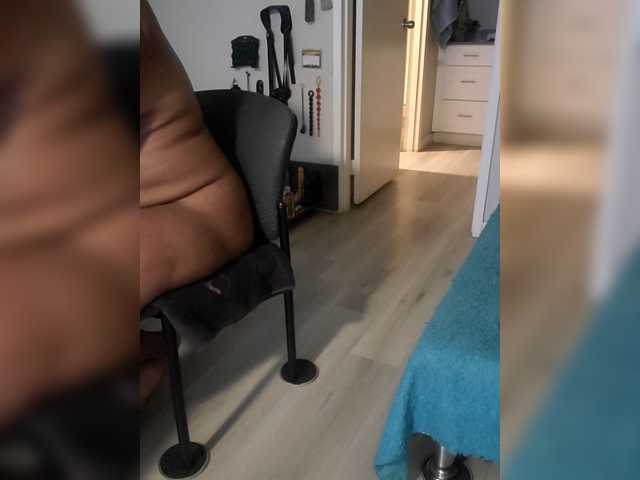 QueenAnitaDix live cam on BongaCams