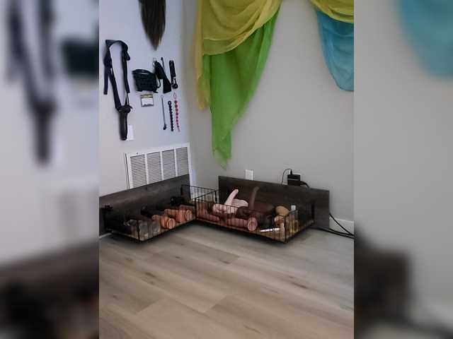 QueenAnitaDix live cam on BongaCams