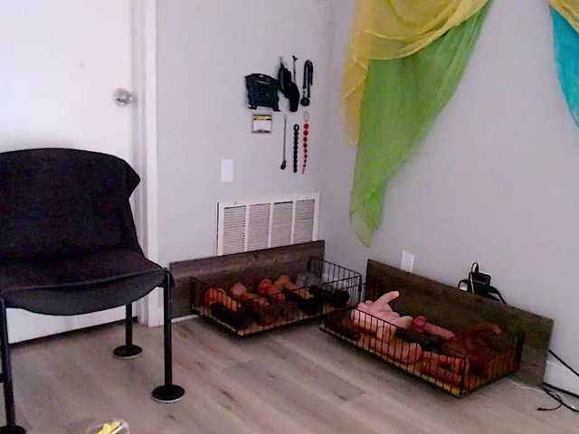 QueenAnitaDix Live Cam on BongaCams