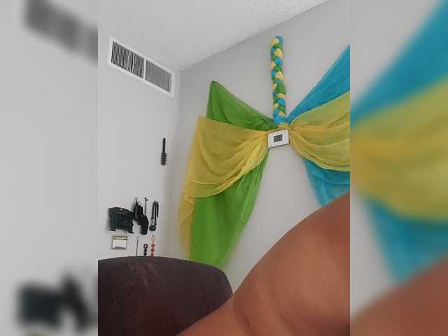 QueenAnitaDix live cam on BongaCams
