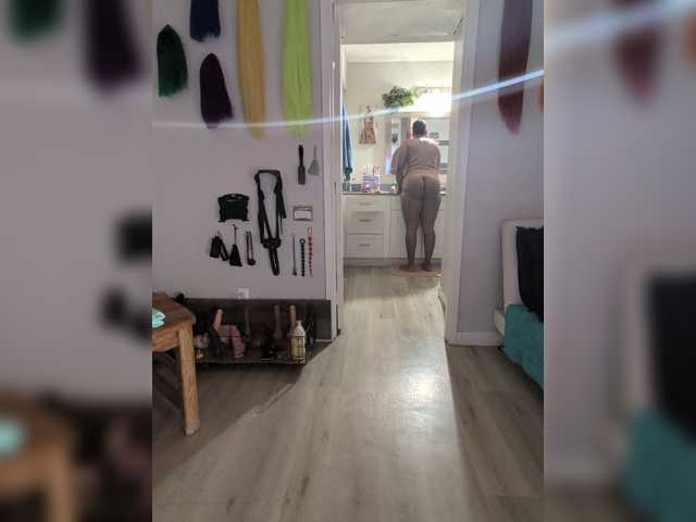 QueenAnitaDix live cam on BongaCams