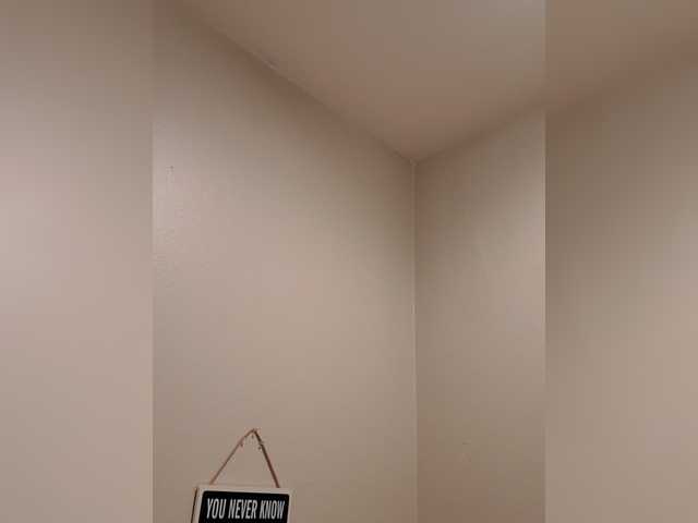 QueenAnitaDix, live now on BongaCams