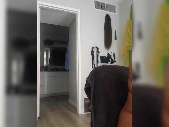 QueenAnitaDix live cam on BongaCams