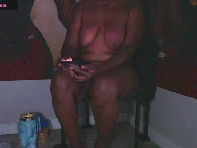 QueenAnitaDix live cam on BongaCams
