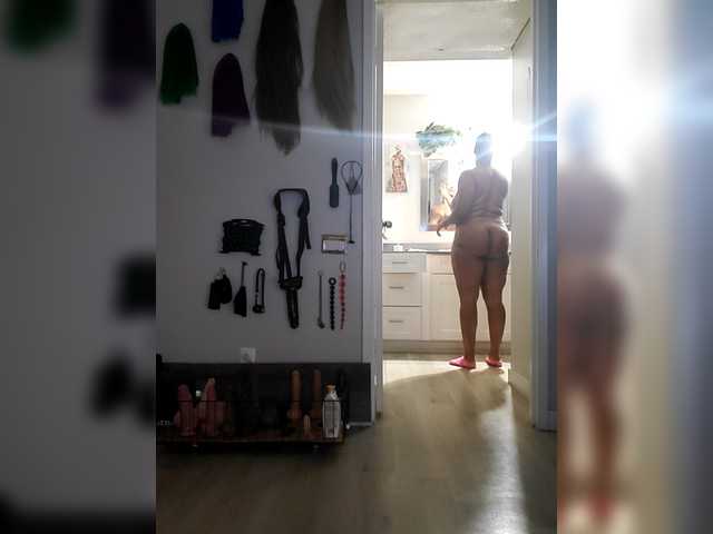 QueenAnitaDix