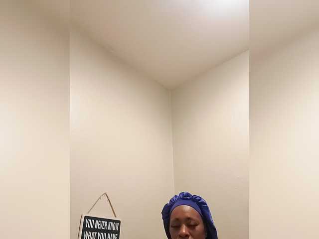 QueenAnitaDix live cam on BongaCams