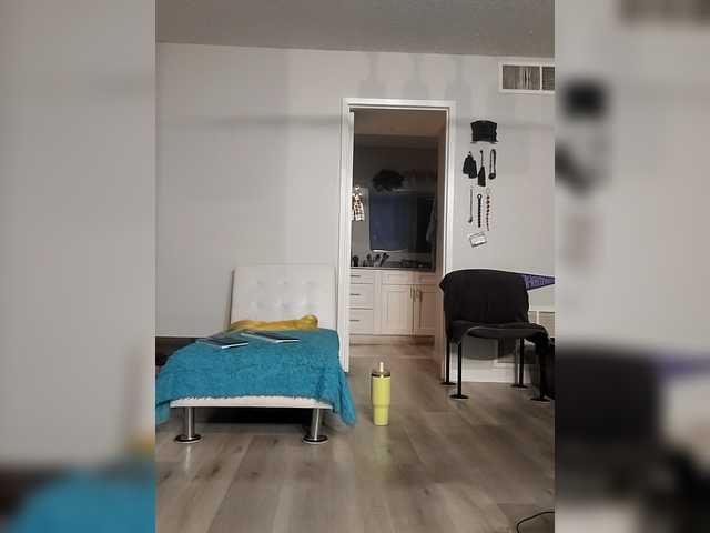 QueenAnitaDix live cam on BongaCams