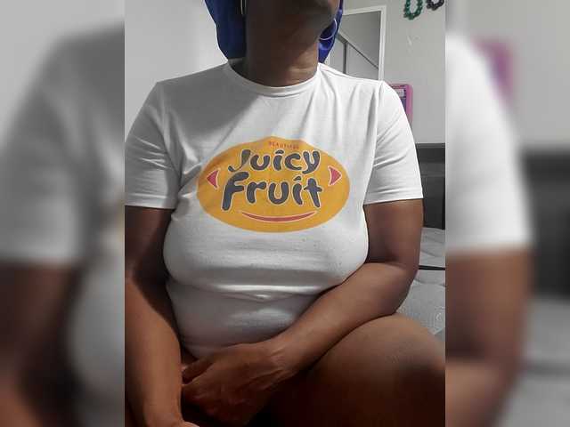 QueenAnitaDix live cam on BongaCams