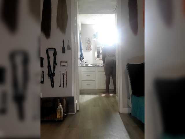 QueenAnitaDix live cam on BongaCams