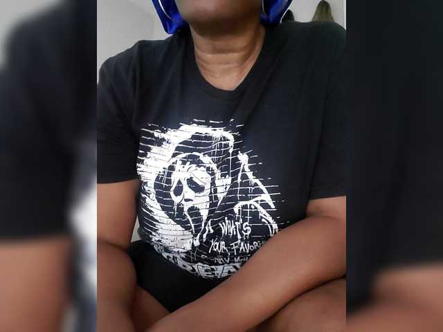 QueenAnitaDix live cam on BongaCams